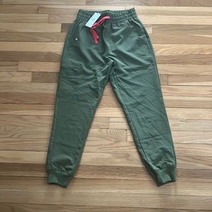 Figs XS Petite High waisted Zamora jogger scrubs - Olive Green. NEVER WORN.